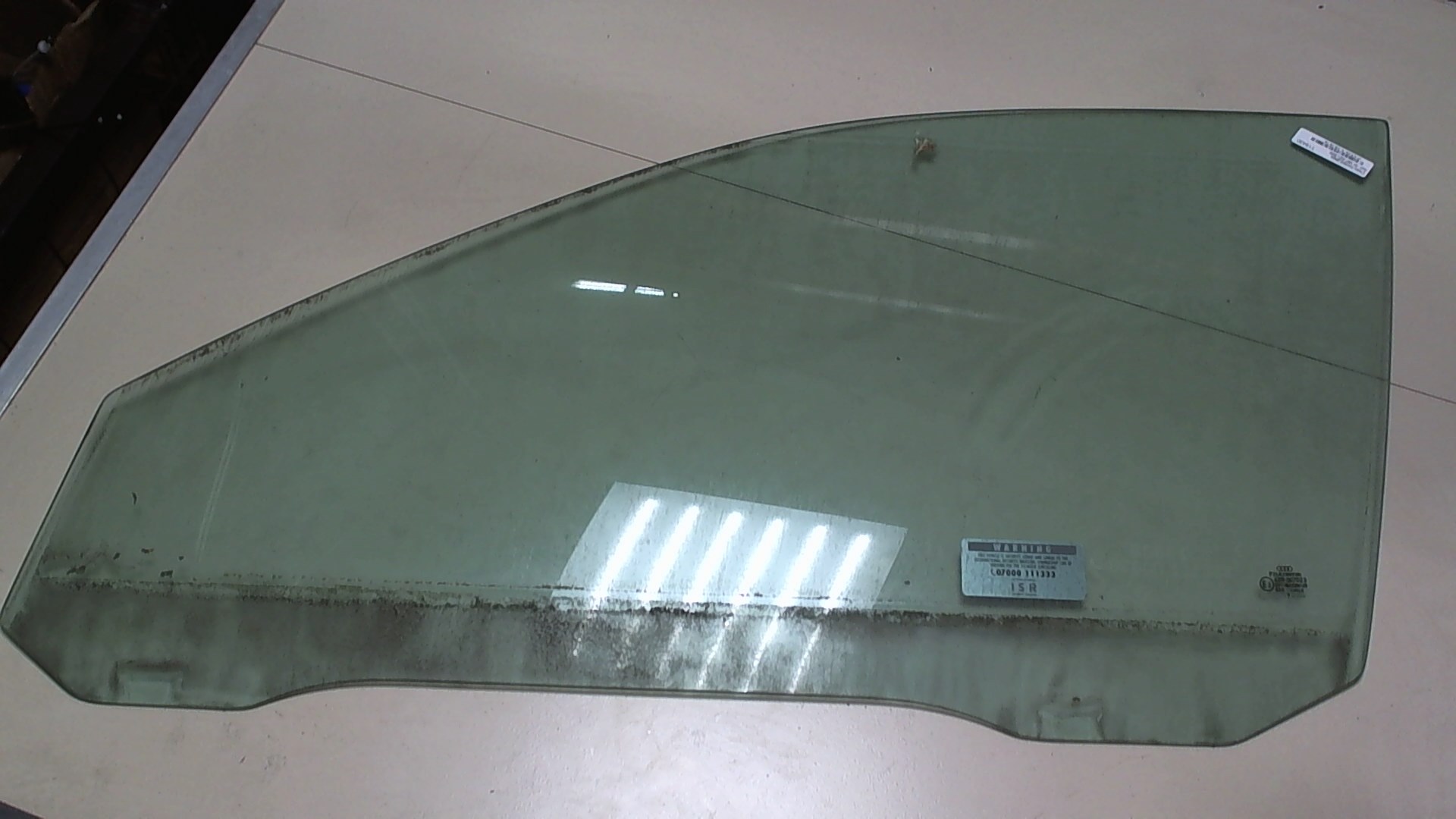 Стекло боковой двери передн лев Audi S4 1997-2001