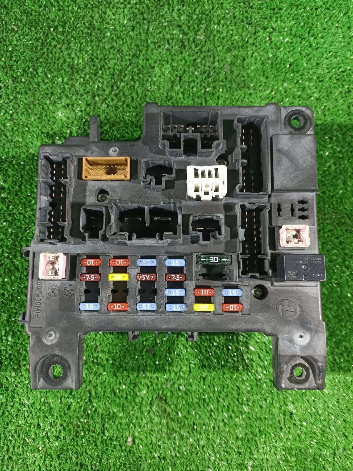 Блок предохранителей Mitsubishi Outlander CW5W 2 поколение 2005 – 2012 2.4 л, бенз., 168-170 л.с.