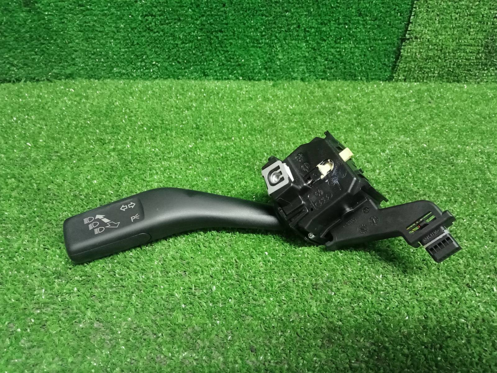 Подрулевой переключатель поворотников Volkswagen Golf 6